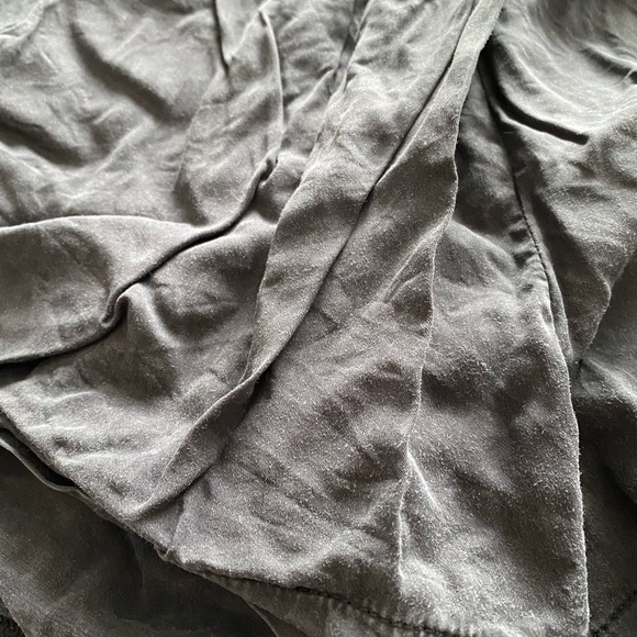 Lululemon Shorts - Size 8 - Picture 12 of 13